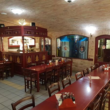 Hotel Cisar Ferdinand Локет Екстер'єр фото
