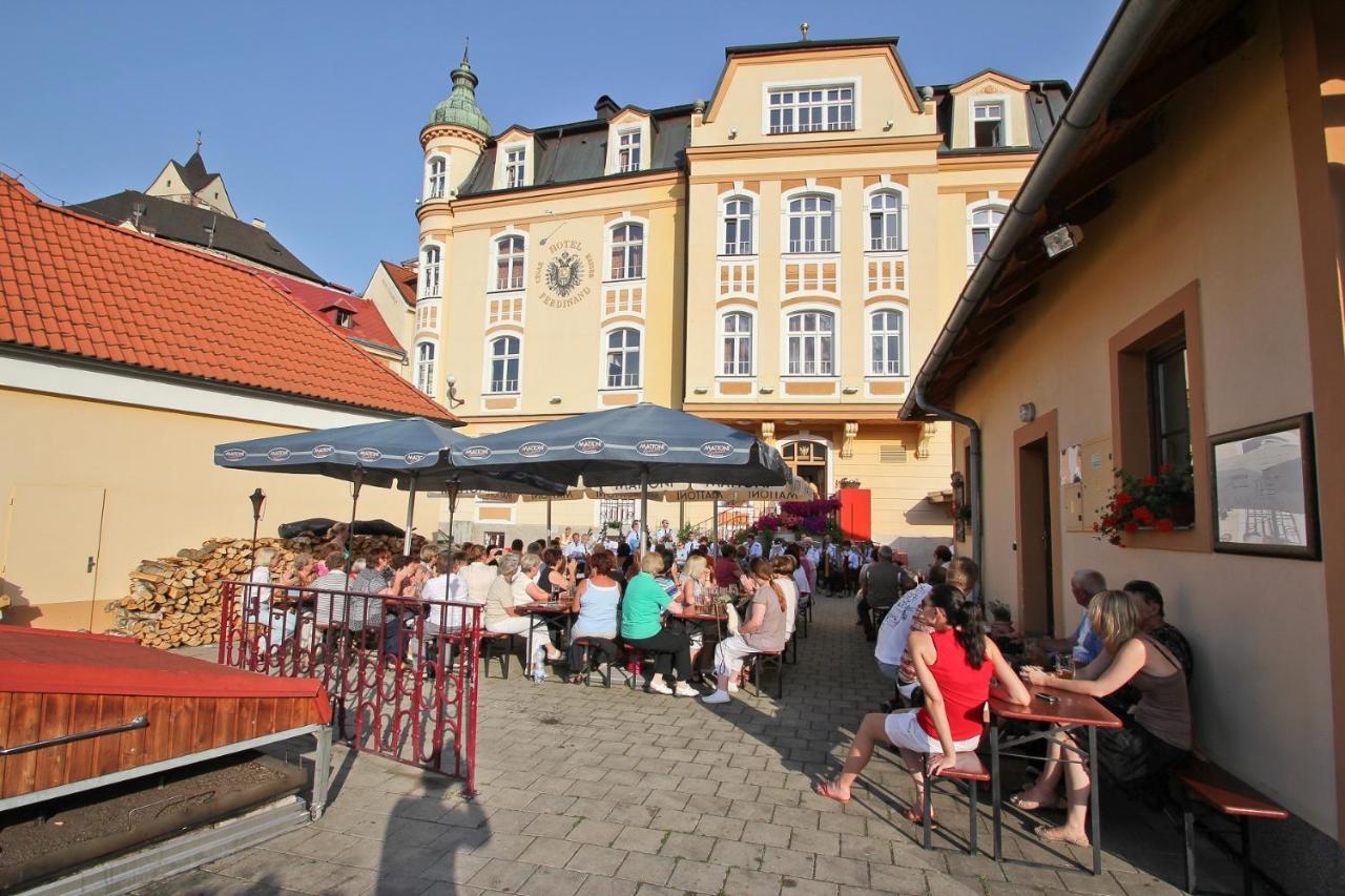 Hotel Cisar Ferdinand Локет Екстер'єр фото