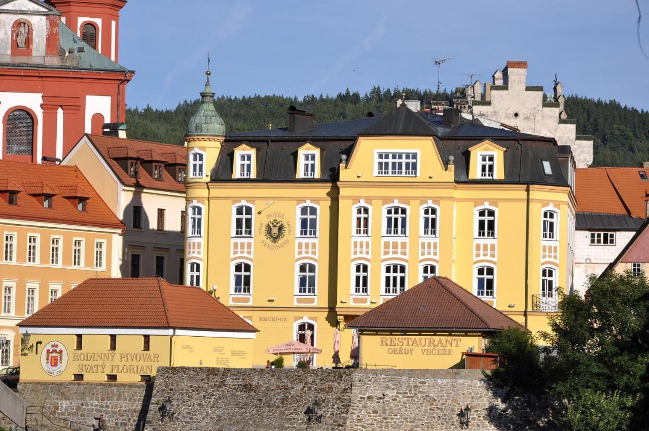 Hotel Cisar Ferdinand Локет Екстер'єр фото