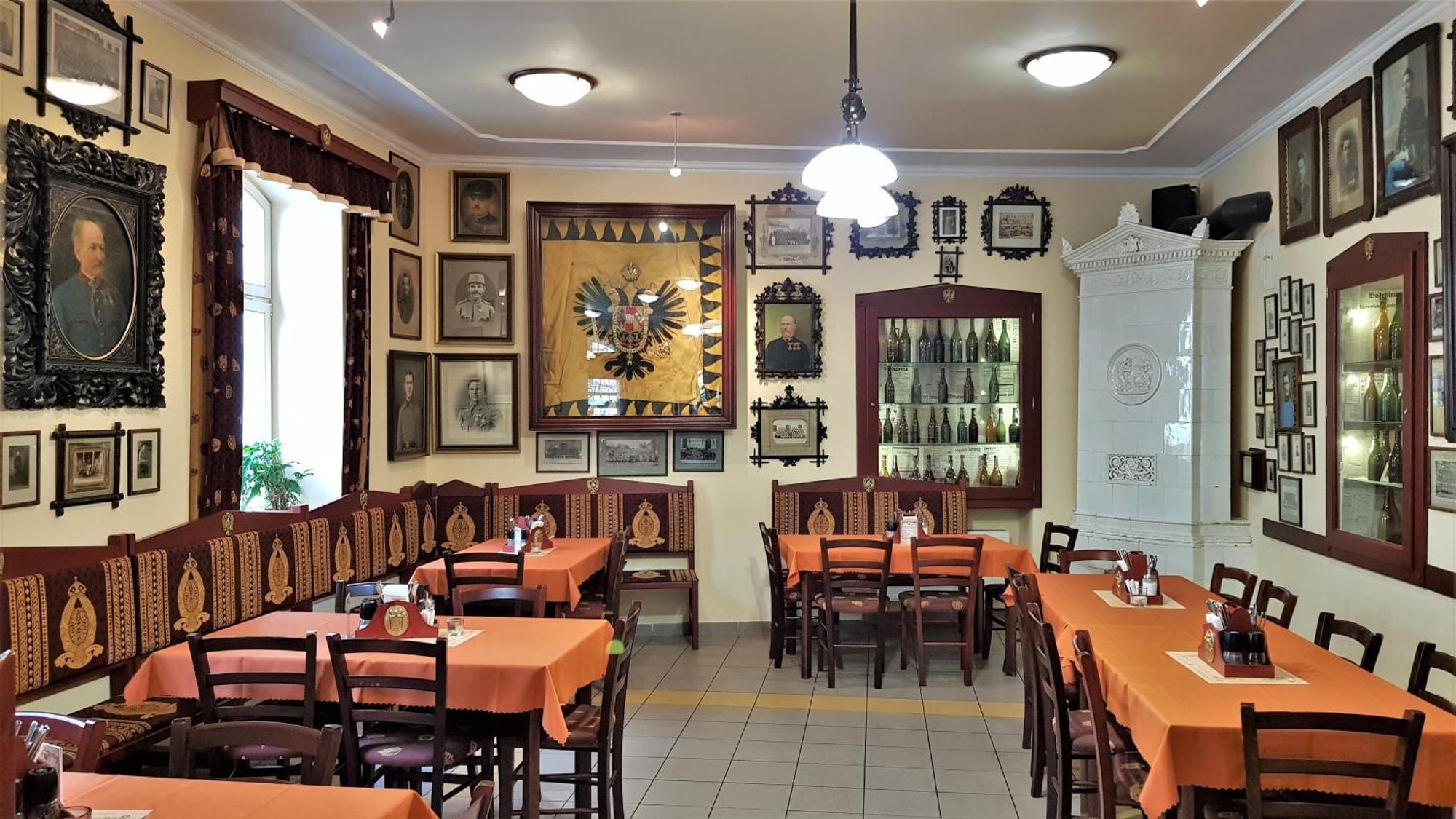 Hotel Cisar Ferdinand Локет Екстер'єр фото