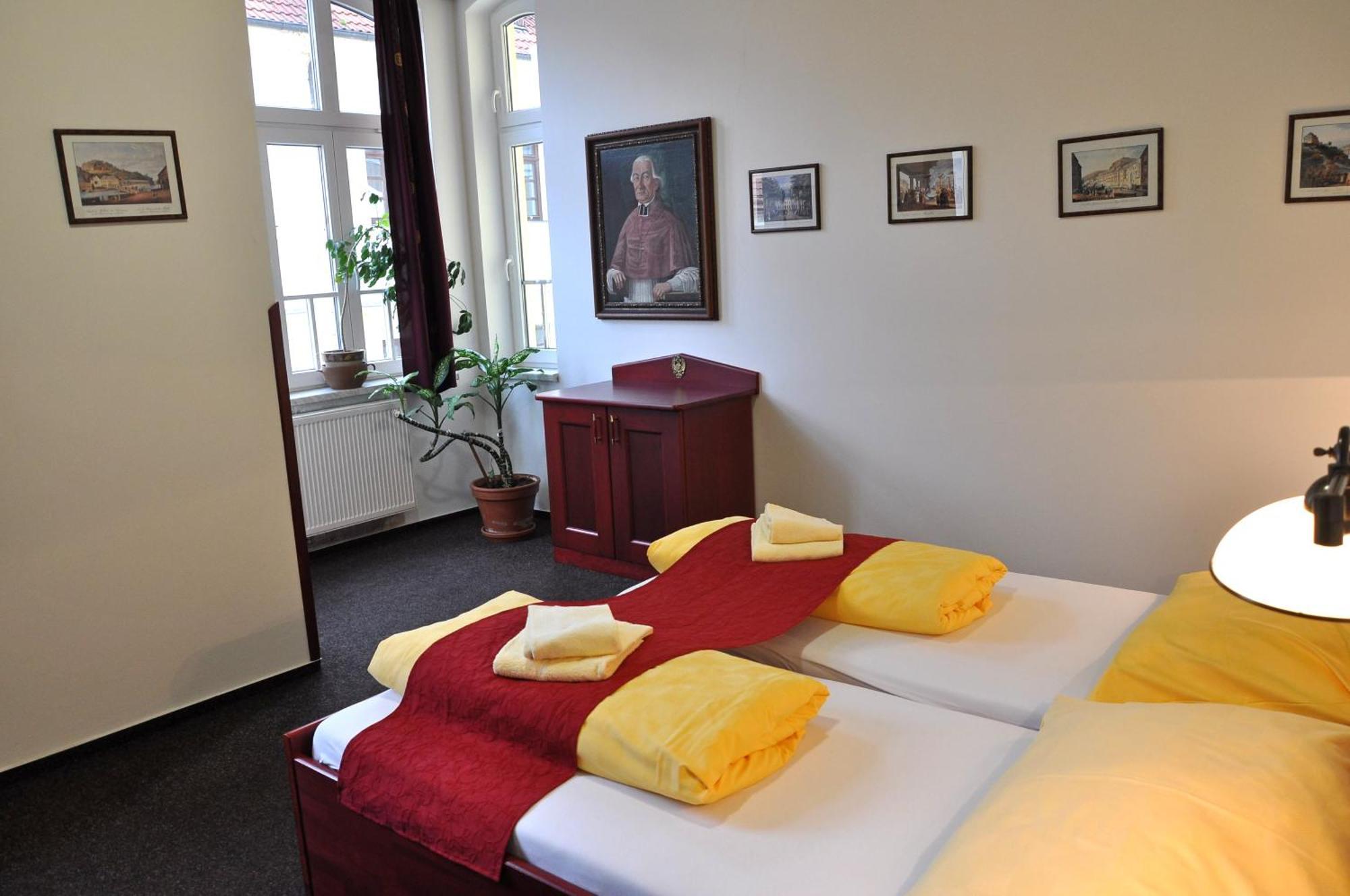 Hotel Cisar Ferdinand Локет Екстер'єр фото